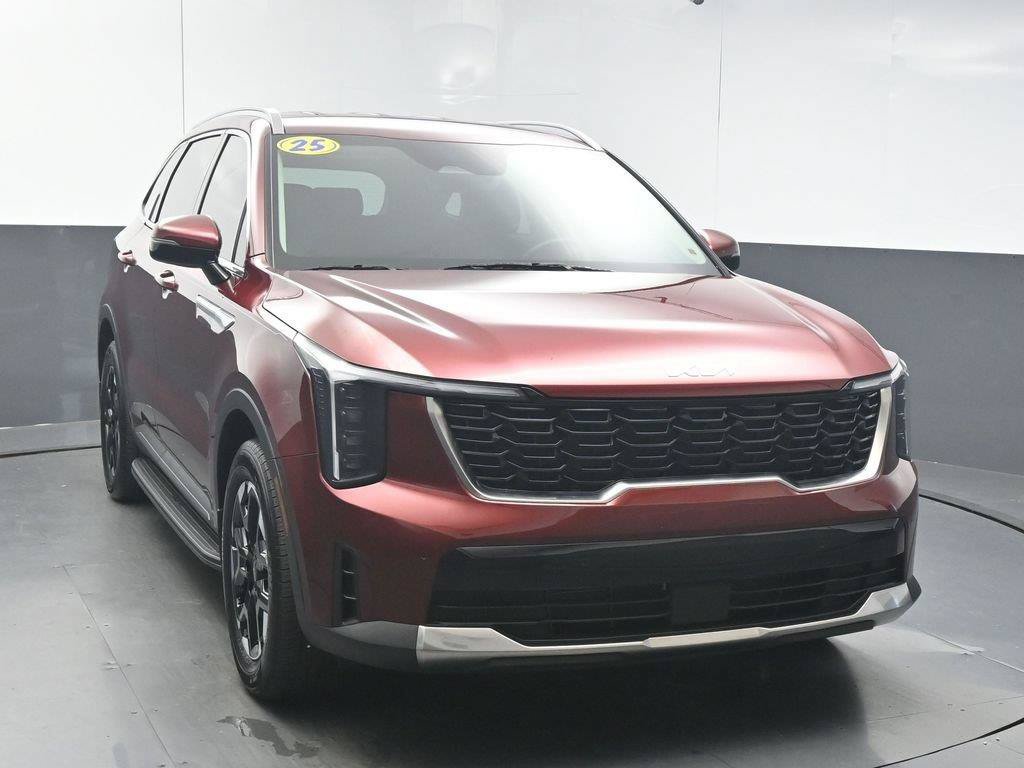 Used 2025 Kia Sorento S FWD image 2