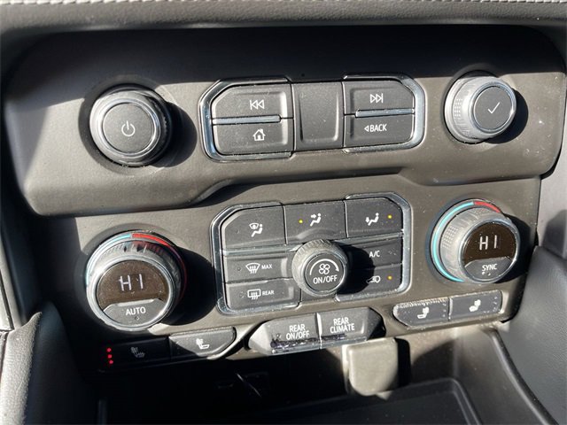 Used 2021 Chevrolet Suburban LT image 18