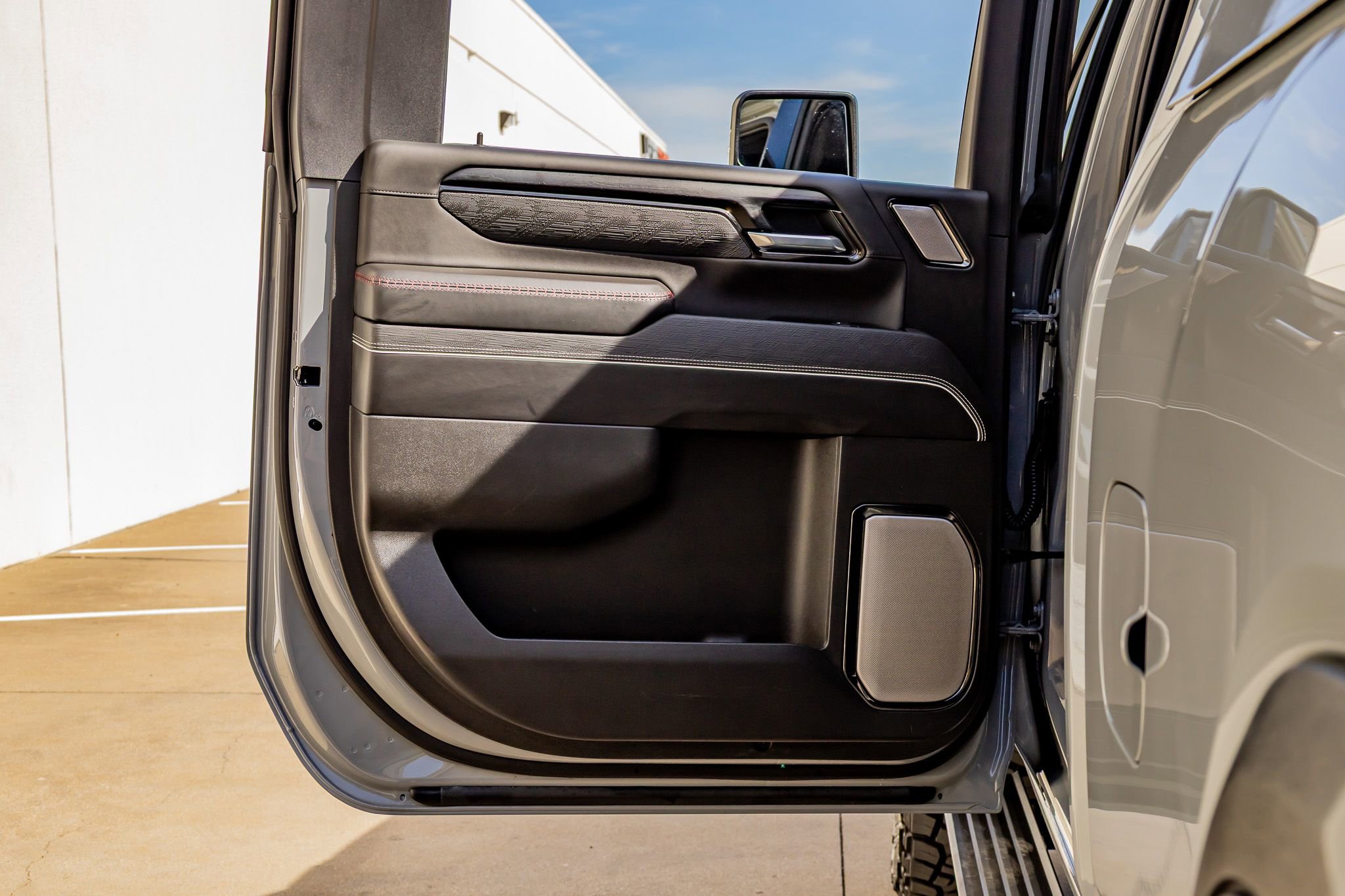 Used 2025 GMC Sierra 2500 AT4X image 37