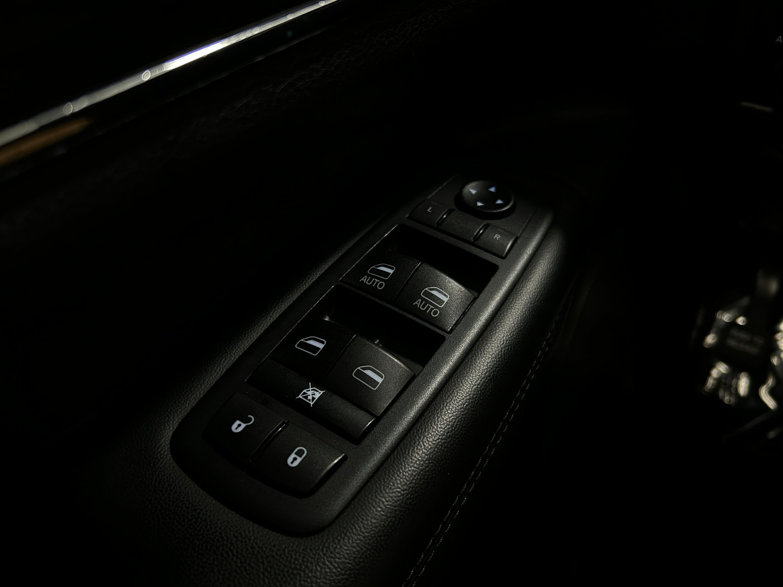 Used 2020 Jeep Grand Cherokee Limited AWD/4WD image 26