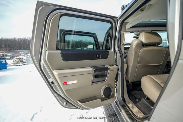 Used 2003 HUMMER H2 w/ Preferred Equipment Group image 45