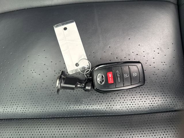 Used 2024 Toyota Tundra Platinum image 32