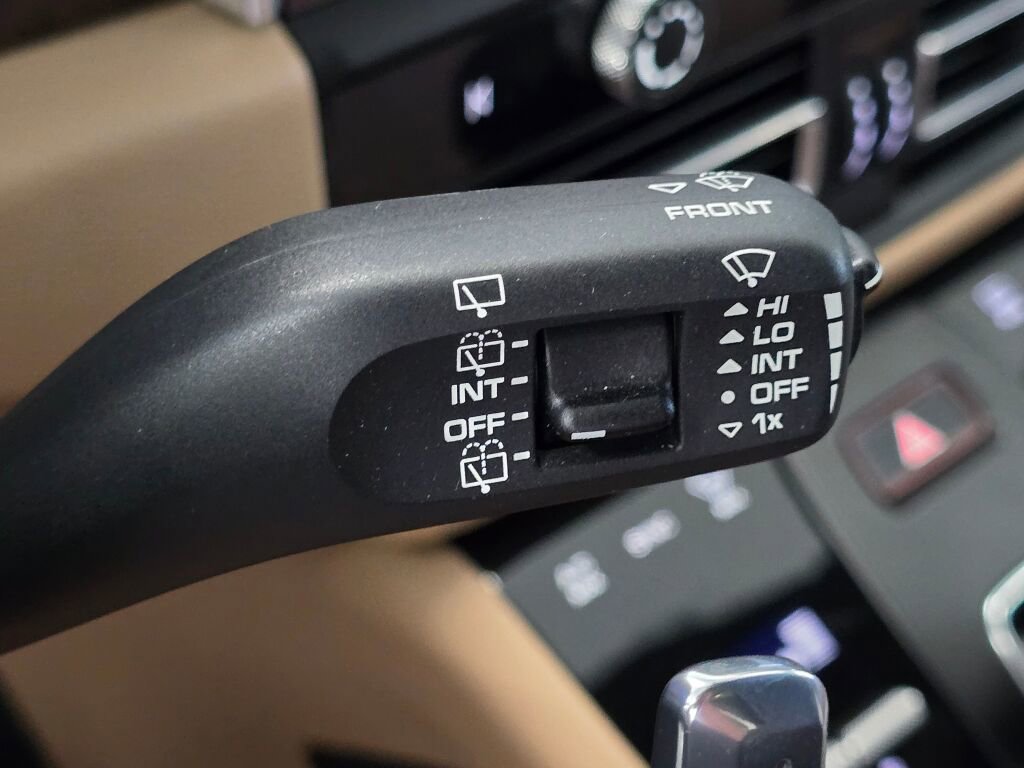 Certified 2025 Porsche Macan image 56