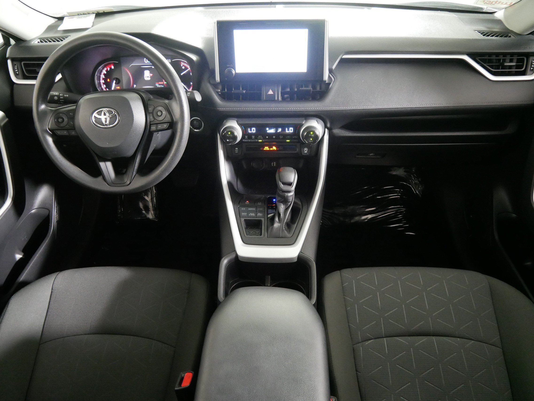 Used 2024 Toyota RAV4 XLE AWD/4WD image 10