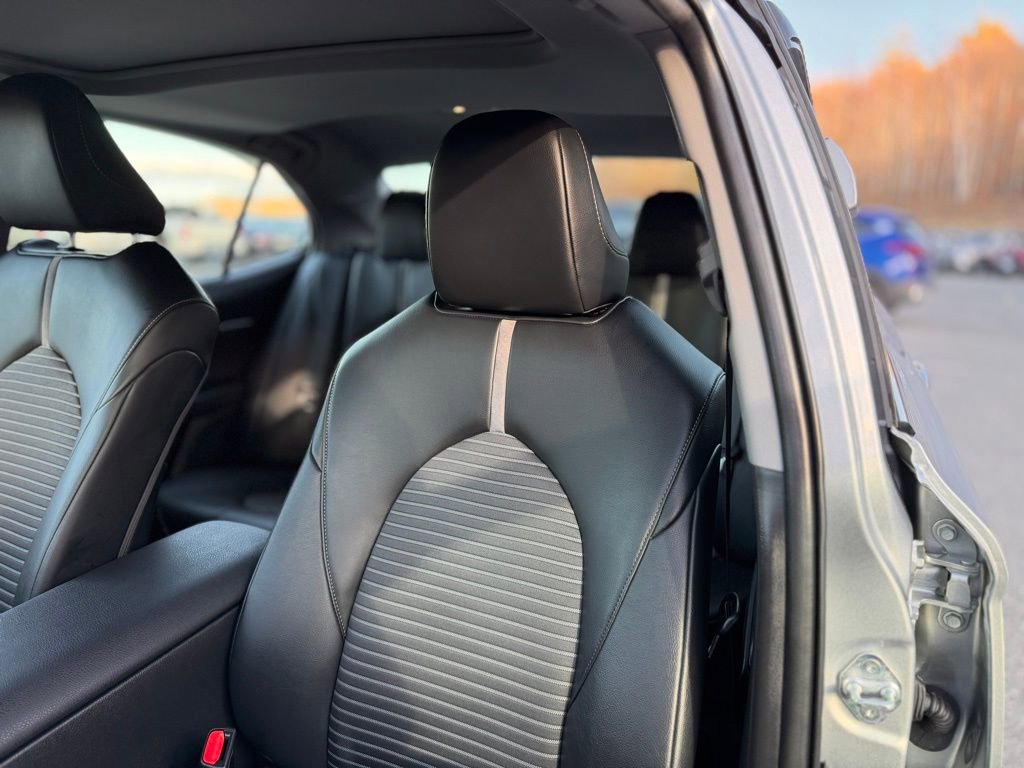 Used 2023 Toyota Camry SE image 9