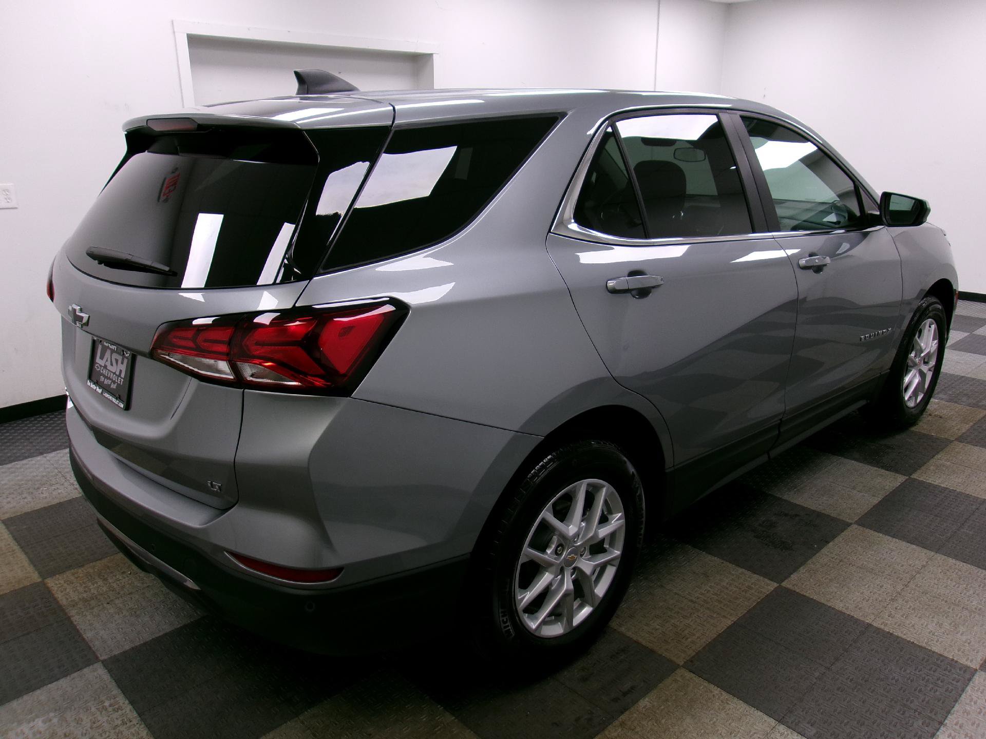 Used 2024 Chevrolet Equinox LT w/ LPO, Floor Liner Package FWD image 12