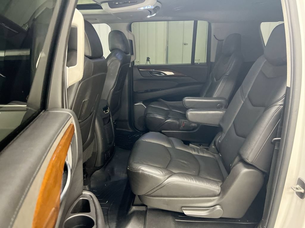 Used 2019 Cadillac Escalade ESV Luxury AWD/4WD image 24