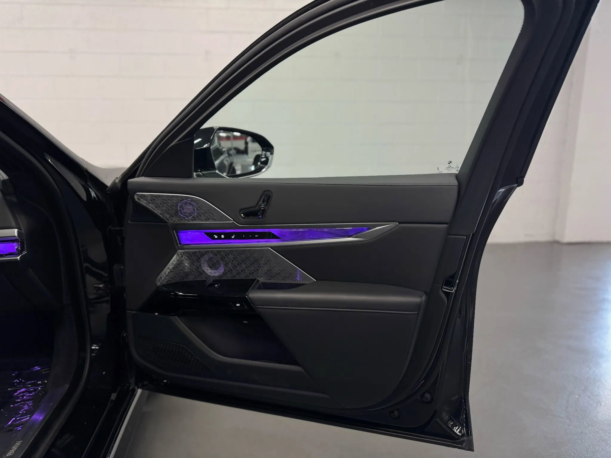 Used 2024 BMW i7 xDrive60 w/ Executive Package image 36