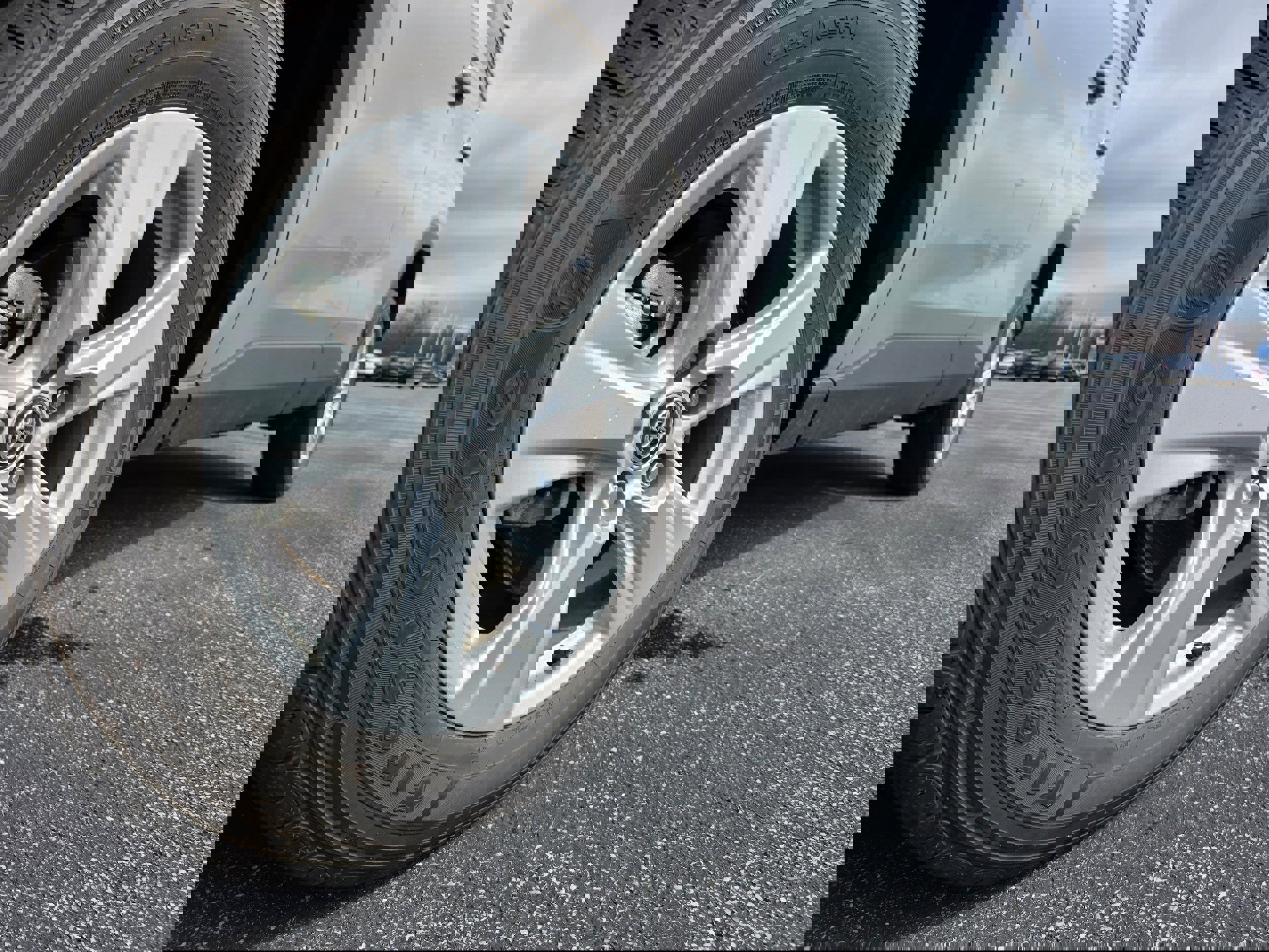 Used 2020 Toyota RAV4 XLE w/ Convenience Package image 19