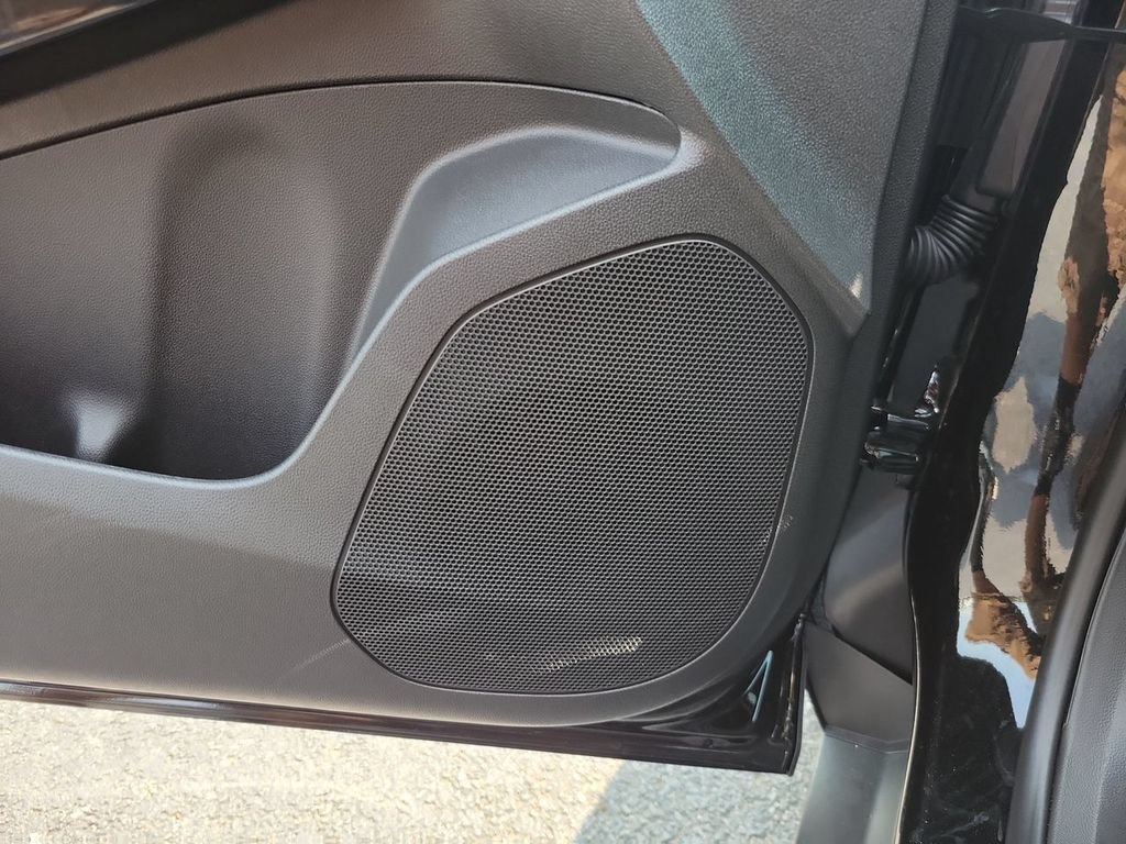 New 2026 Chevrolet Trax RS w/ Sunroof Package FWD image 24