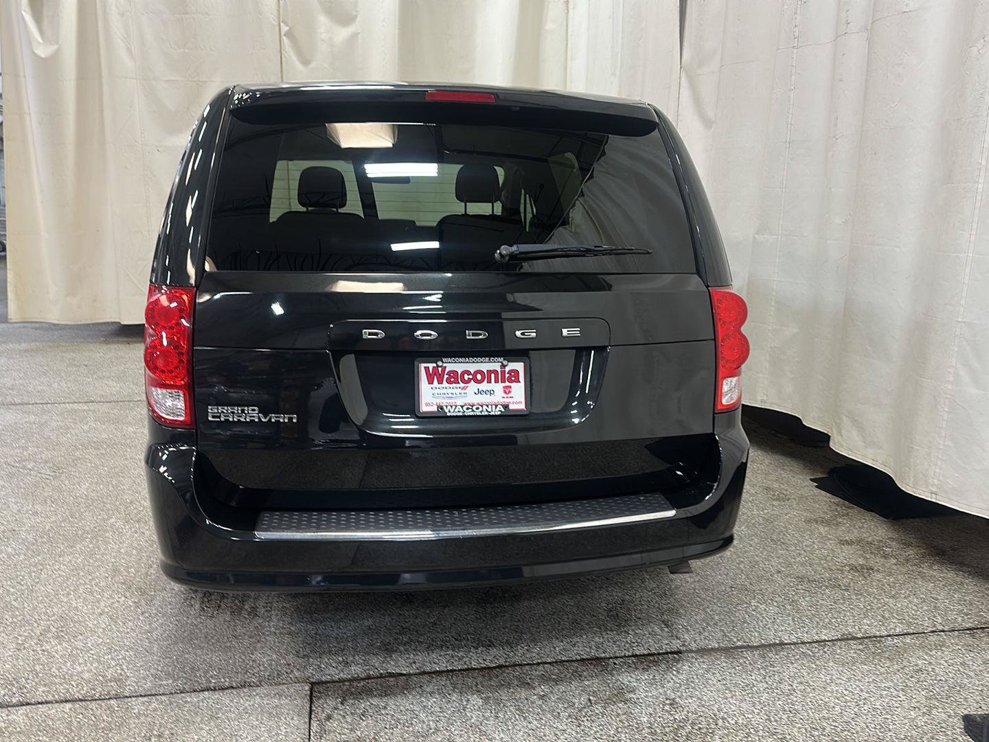 Used 2015 Dodge Grand Caravan SE w/ Quick Order Package 29E SE FWD image 4