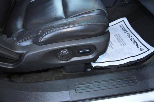 Used 2013 Ford Explorer XLT image 30