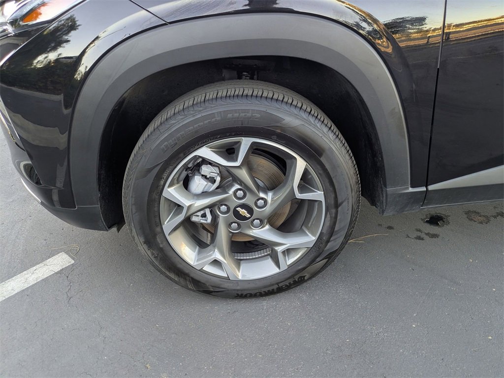 Used 2025 Chevrolet Trax LT w/ LT Convenience Package image 13