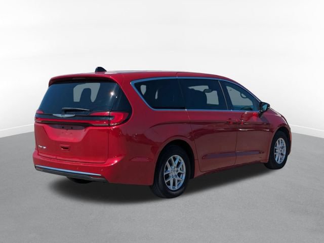 Used 2025 Chrysler Pacifica Select FWD image 3