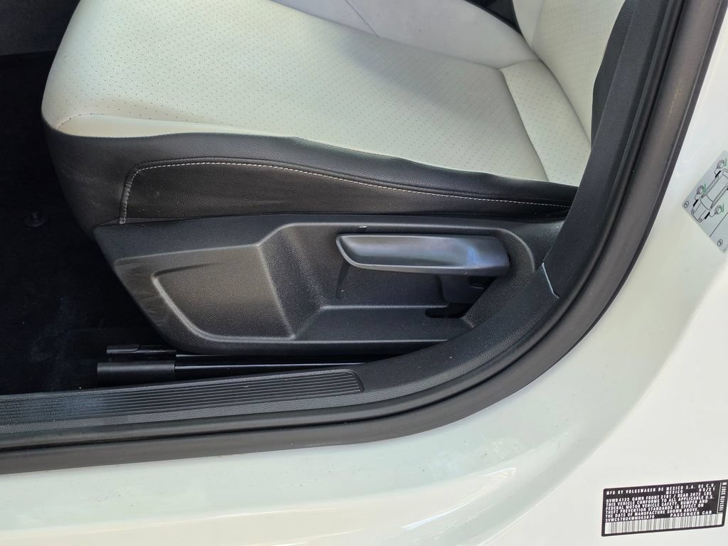 Used 2021 Volkswagen Jetta R-Line w/ R-Line Cold Weather Package FWD image 18