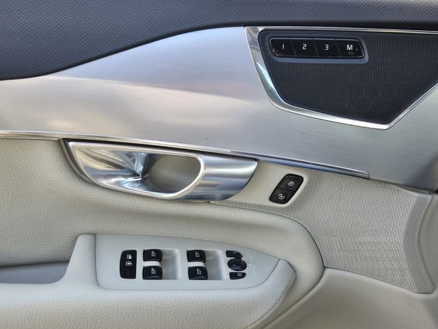 Used 2018 Volvo XC90 T6 Momentum w/ Convenience Package image 26