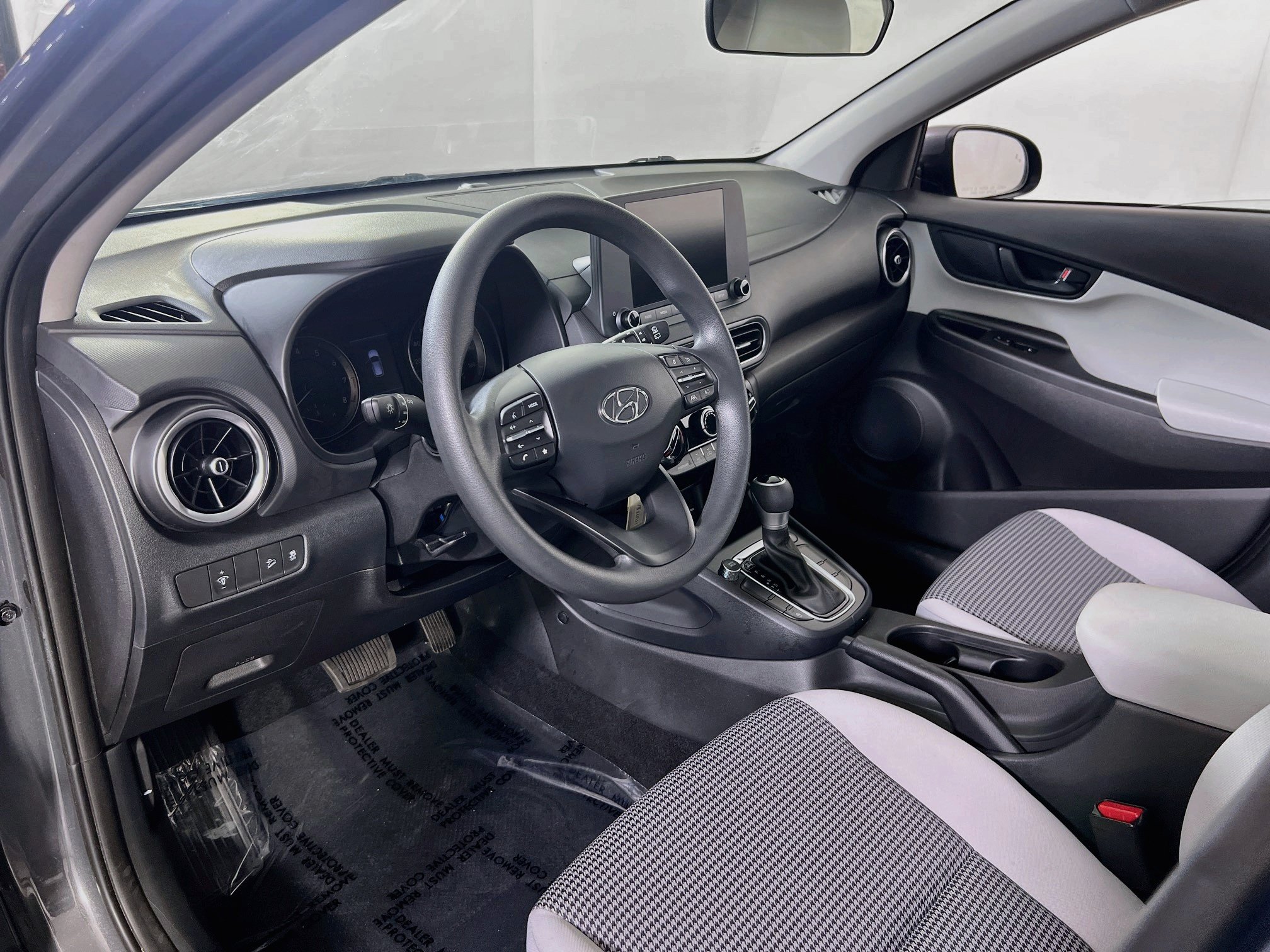 Used 2023 Hyundai Kona SE w/ Cargo Package AWD/4WD image 9
