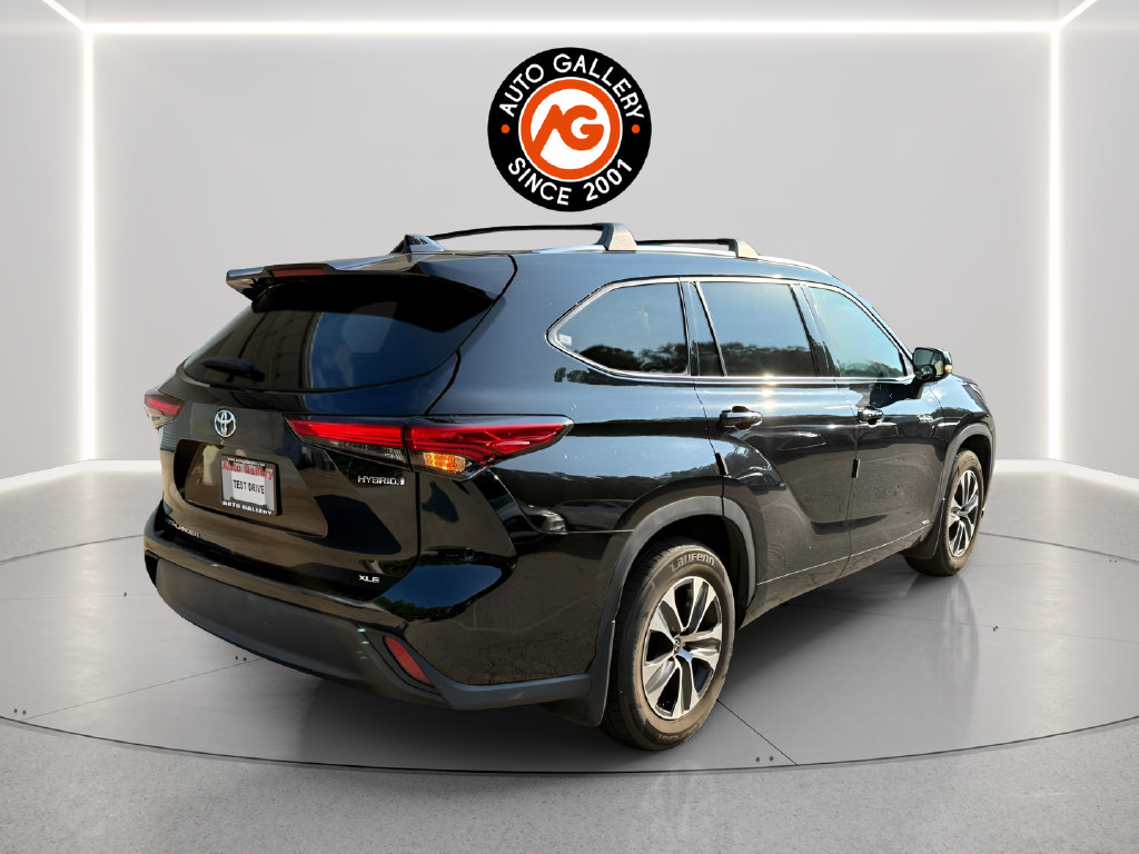 Used 2021 Toyota Highlander XLE AWD/4WD image 8