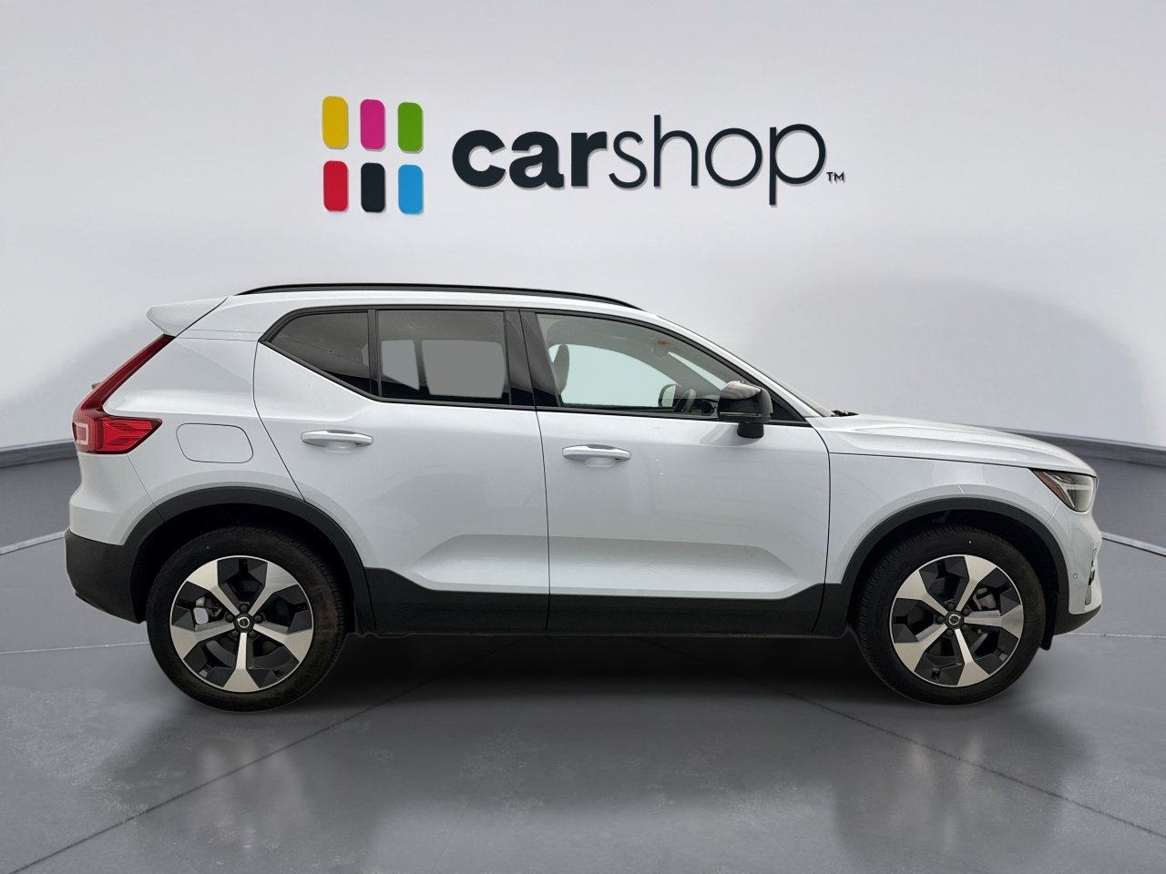 Used 2025 Volvo XC40 B5 Plus AWD/4WD image 6