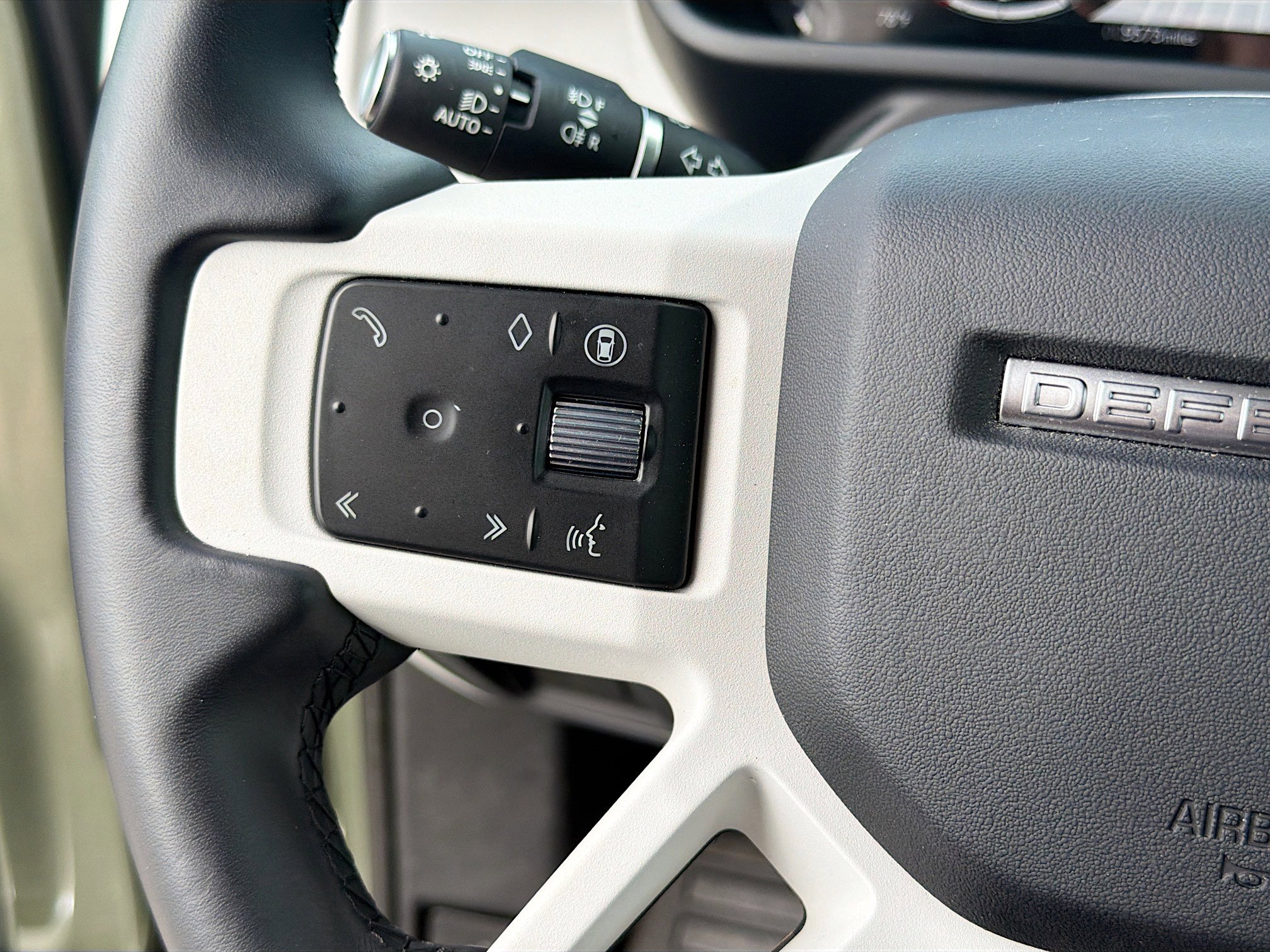 Used 2025 Land Rover Defender 110 S image 37