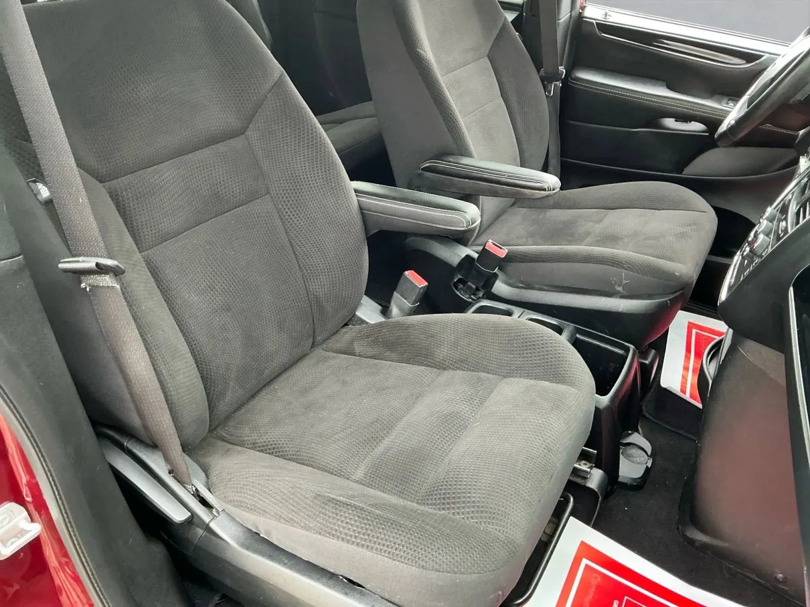 Used 2018 Dodge Grand Caravan SE image 23