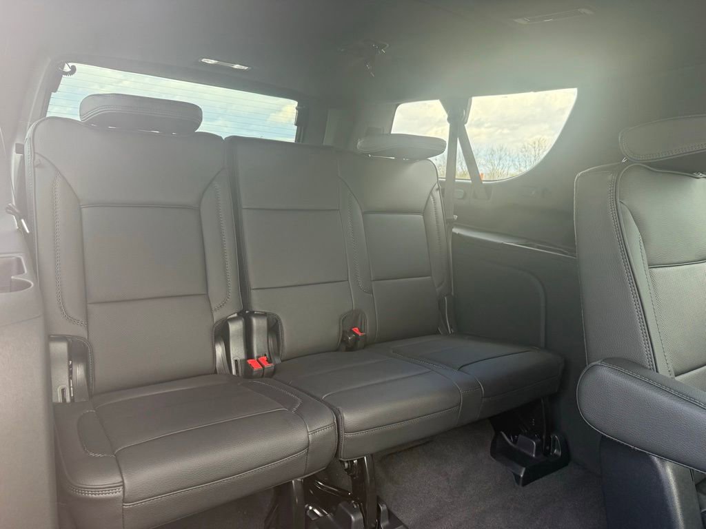 Used 2025 GMC Yukon XL Denali w/ Sun & Power Step Package image 18