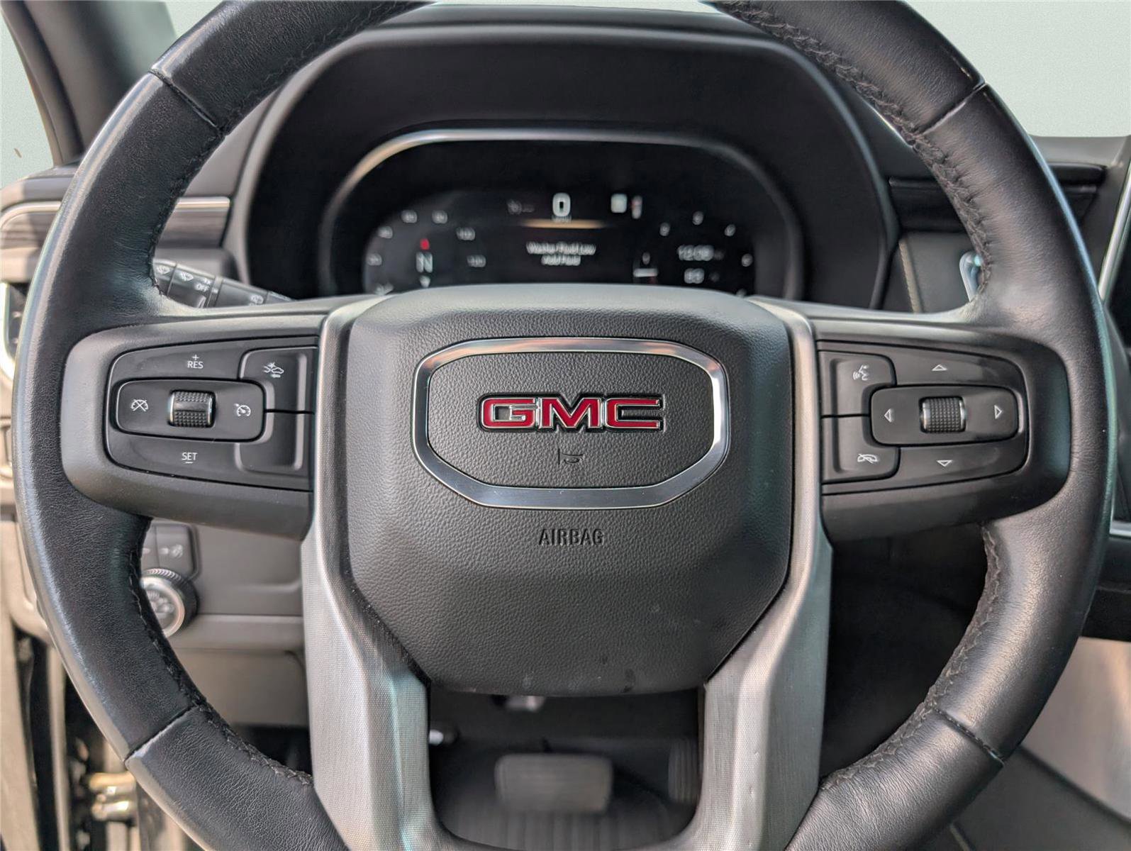 Used 2023 GMC Yukon SLT RWD image 23