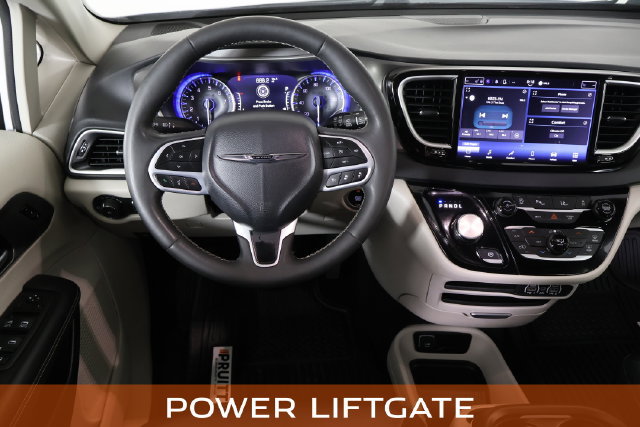 Used 2024 Chrysler Pacifica Touring-L FWD image 19