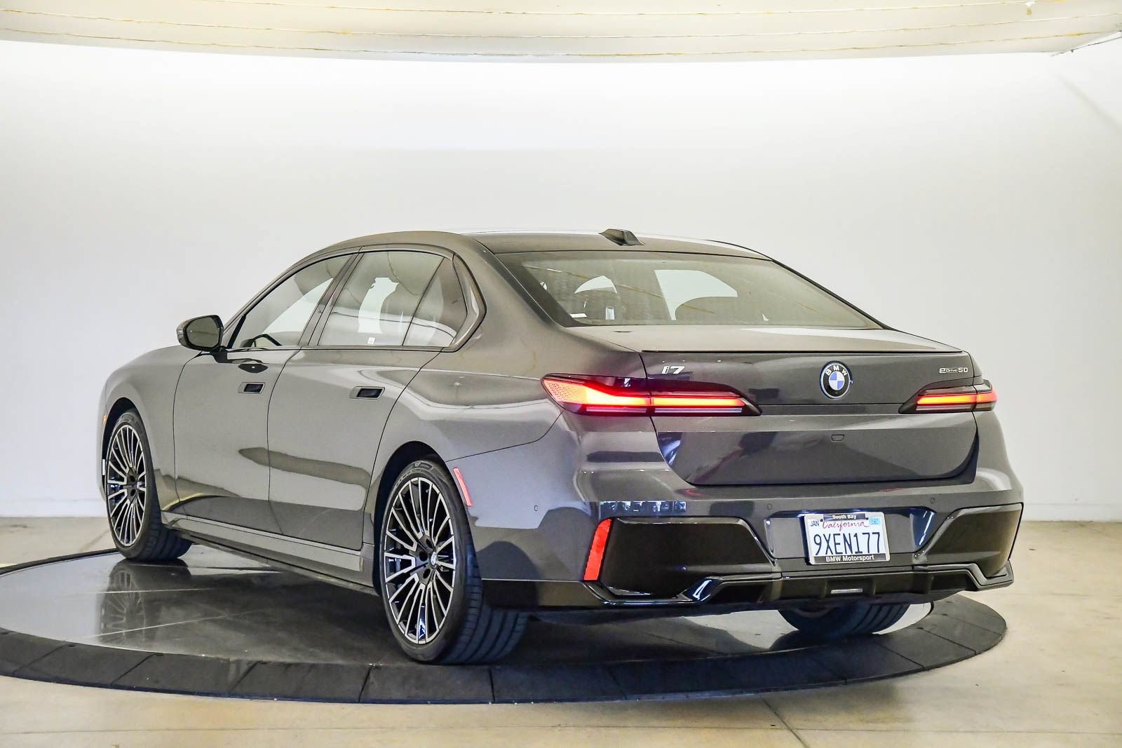 Certified 2025 BMW i7 eDrive50 w/ M Sport Package RWD image 2