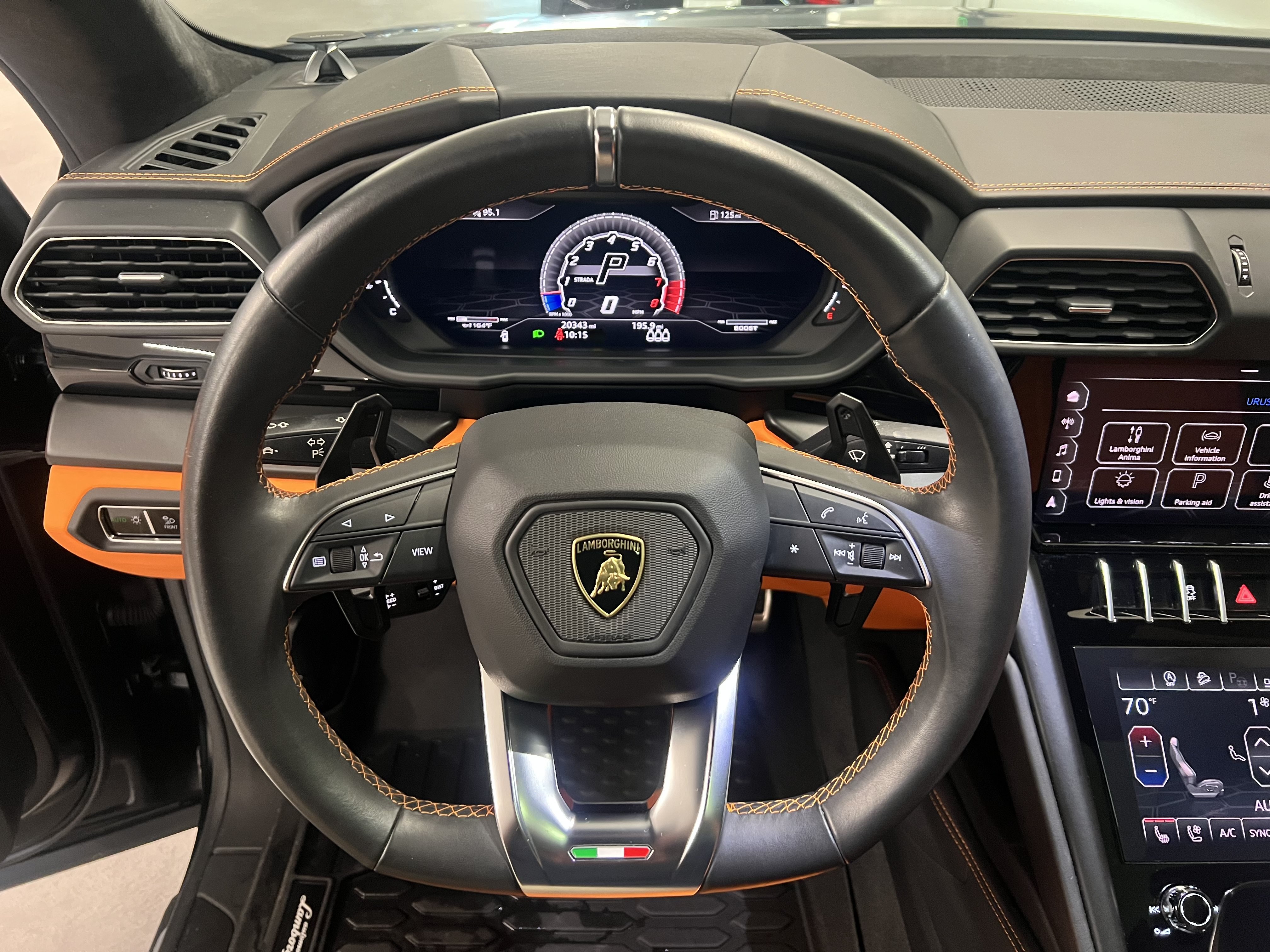Used 2021 Lamborghini Urus AWD/4WD image 18