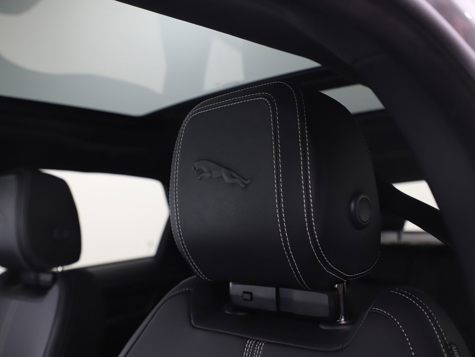 Used 2025 Jaguar F-PACE R-Dynamic S image 29