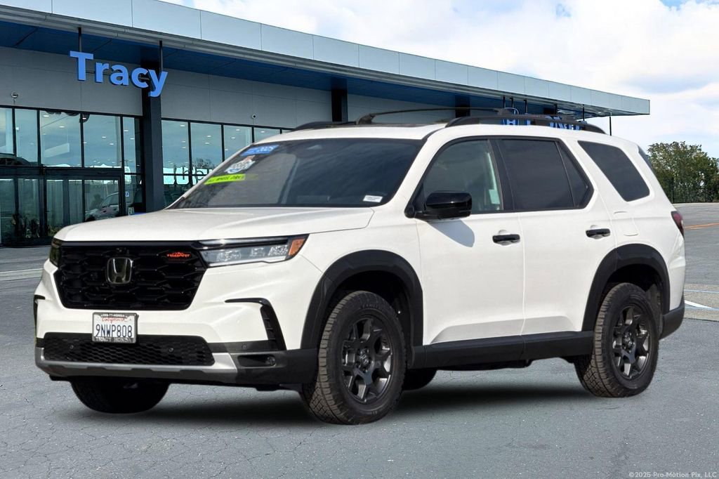 Certified 2025 Honda Pilot TrailSport image 13