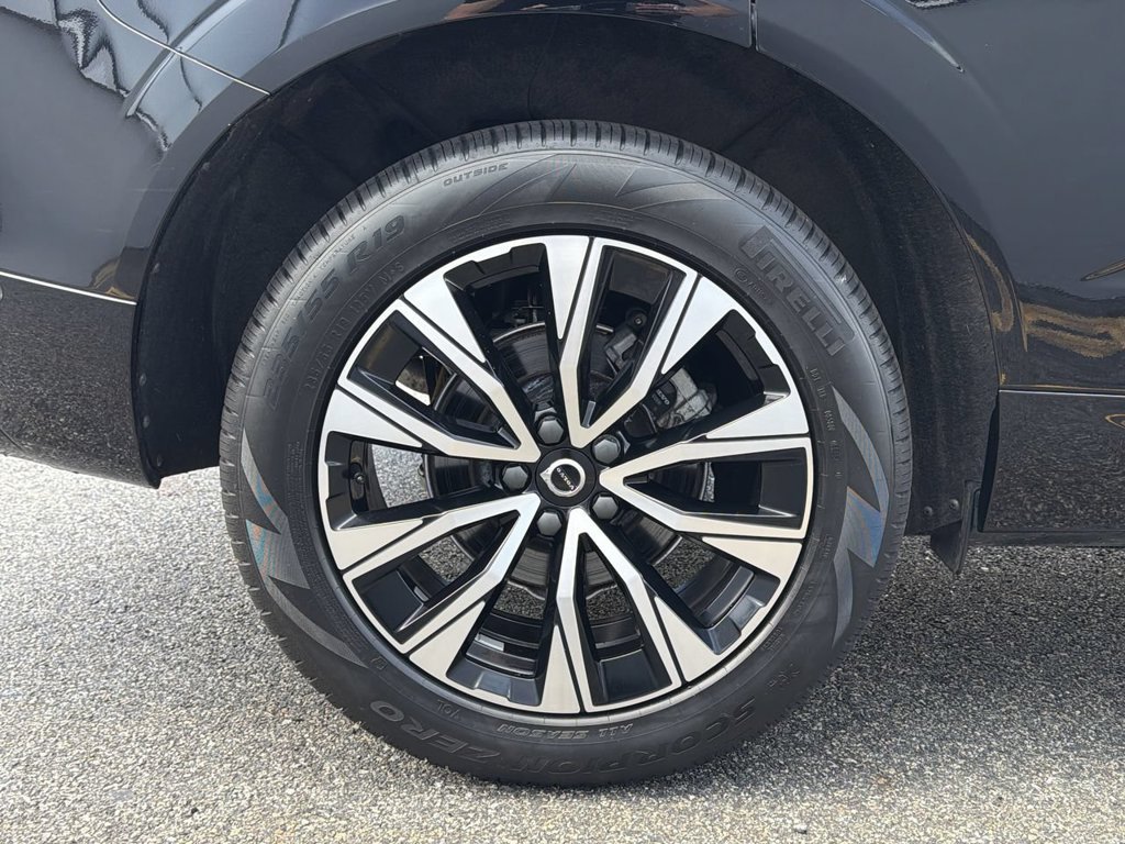 Certified 2024 Volvo XC60 B5 Plus w/ Protection Package Premier AWD/4WD image 12