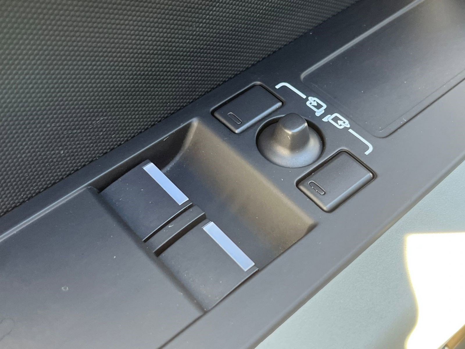 Certified 2024 Land Rover Defender 90 S image 29