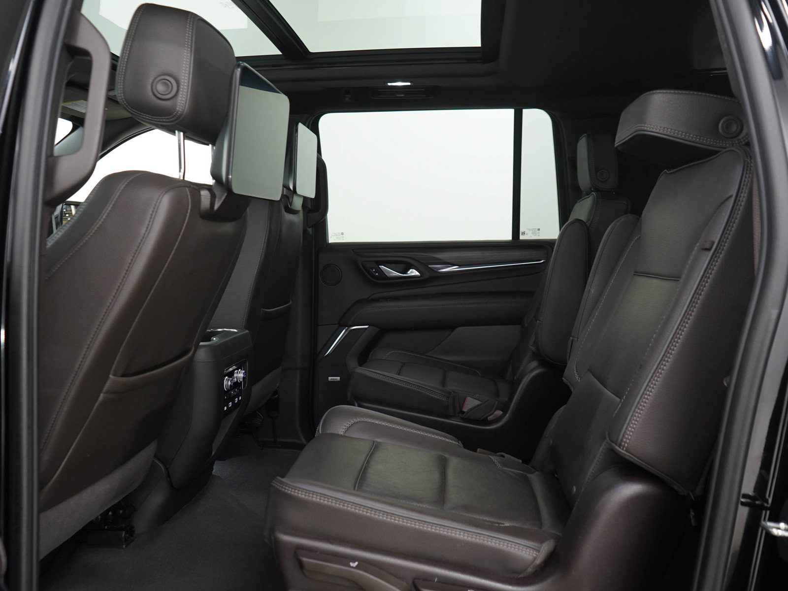 Used 2023 GMC Yukon XL Denali w/ Advanced Technology Package AWD/4WD image 16