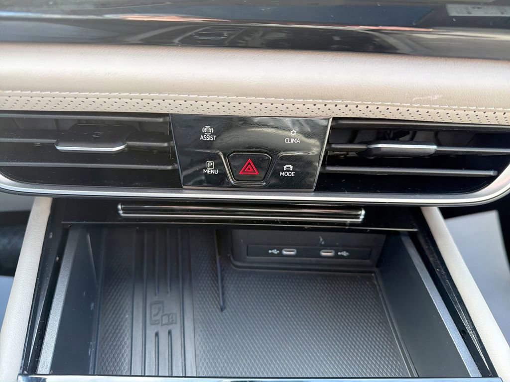 Used 2025 Volkswagen Atlas SE image 29