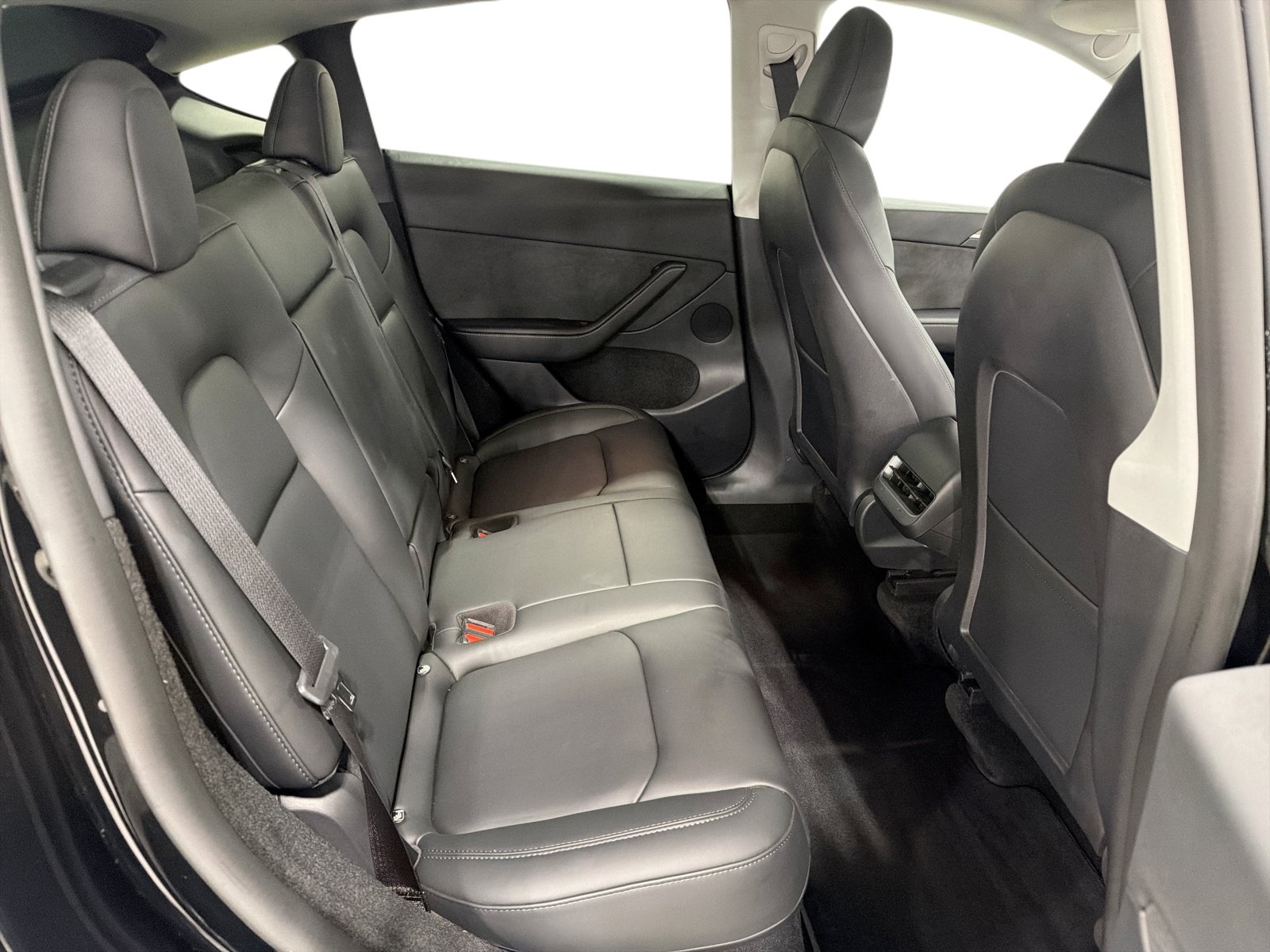 Certified 2022 Tesla Model Y Long Range AWD/4WD image 11