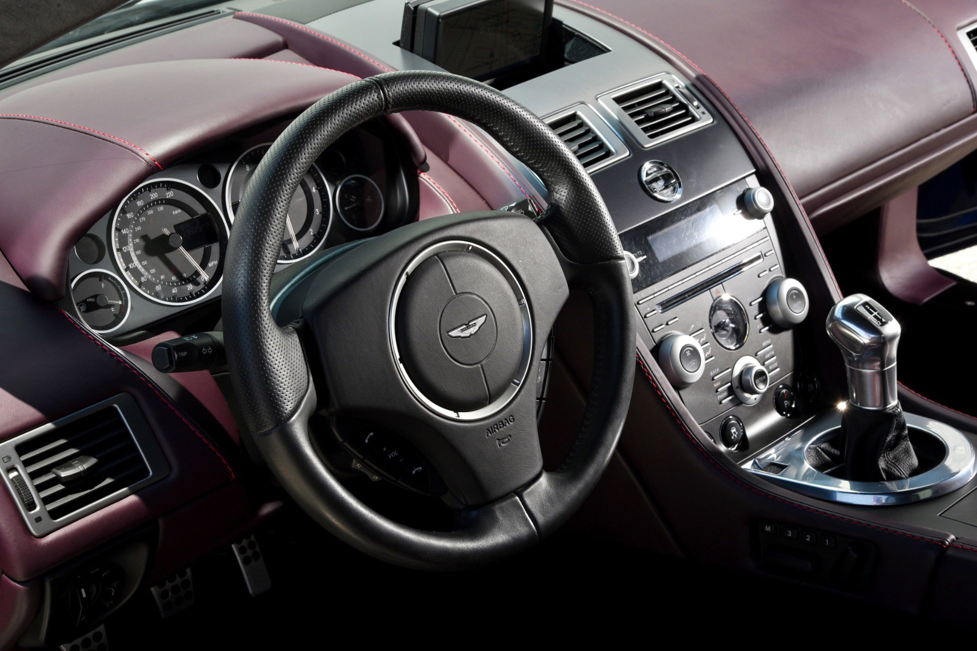 Used 2011 Aston Martin V12 Vantage Coupe RWD image 15