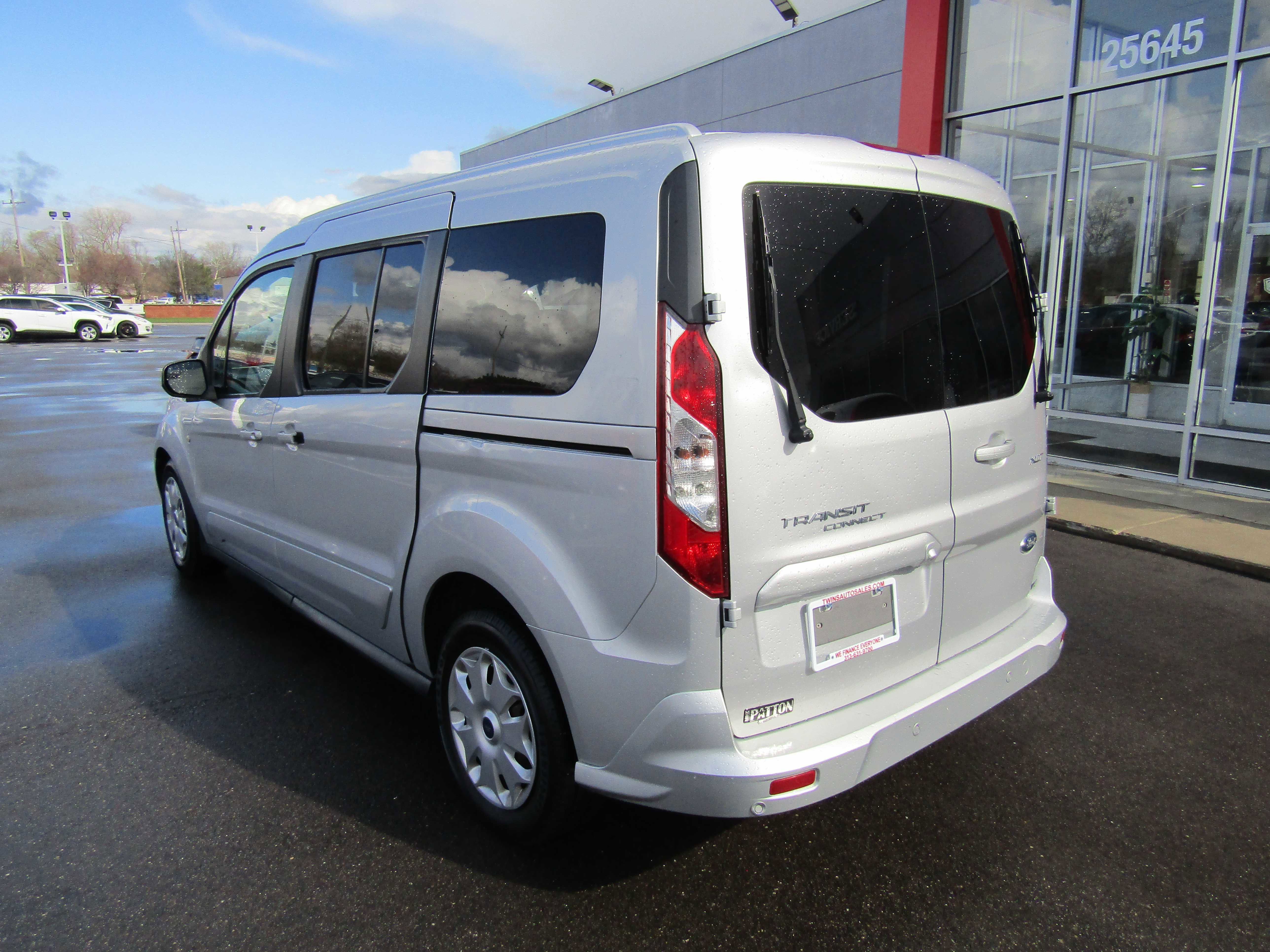 Used 2018 Ford Transit Connect XLT image 8