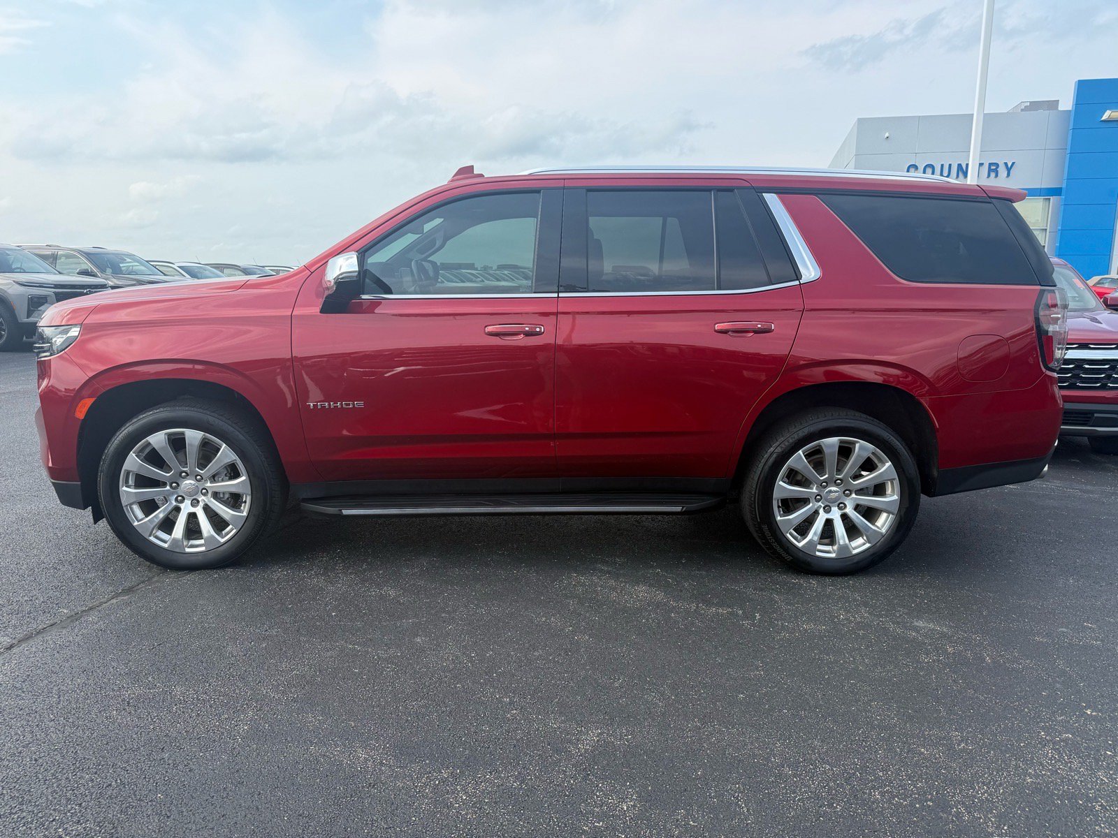 Used 2022 Chevrolet Tahoe Premier AWD/4WD image 2