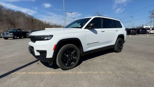 Used 2023 Jeep Grand Cherokee L Laredo AWD/4WD image 4
