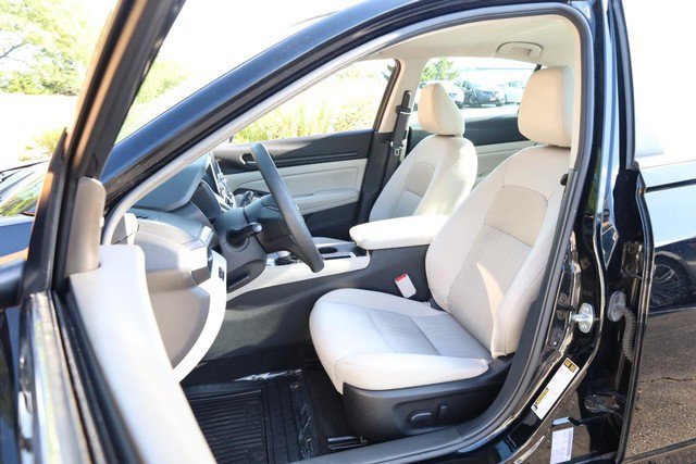 Certified 2025 Nissan Altima 2.5 SV FWD image 8