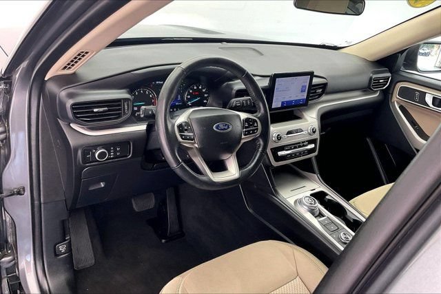 Used 2023 Ford Explorer XLT AWD/4WD image 14