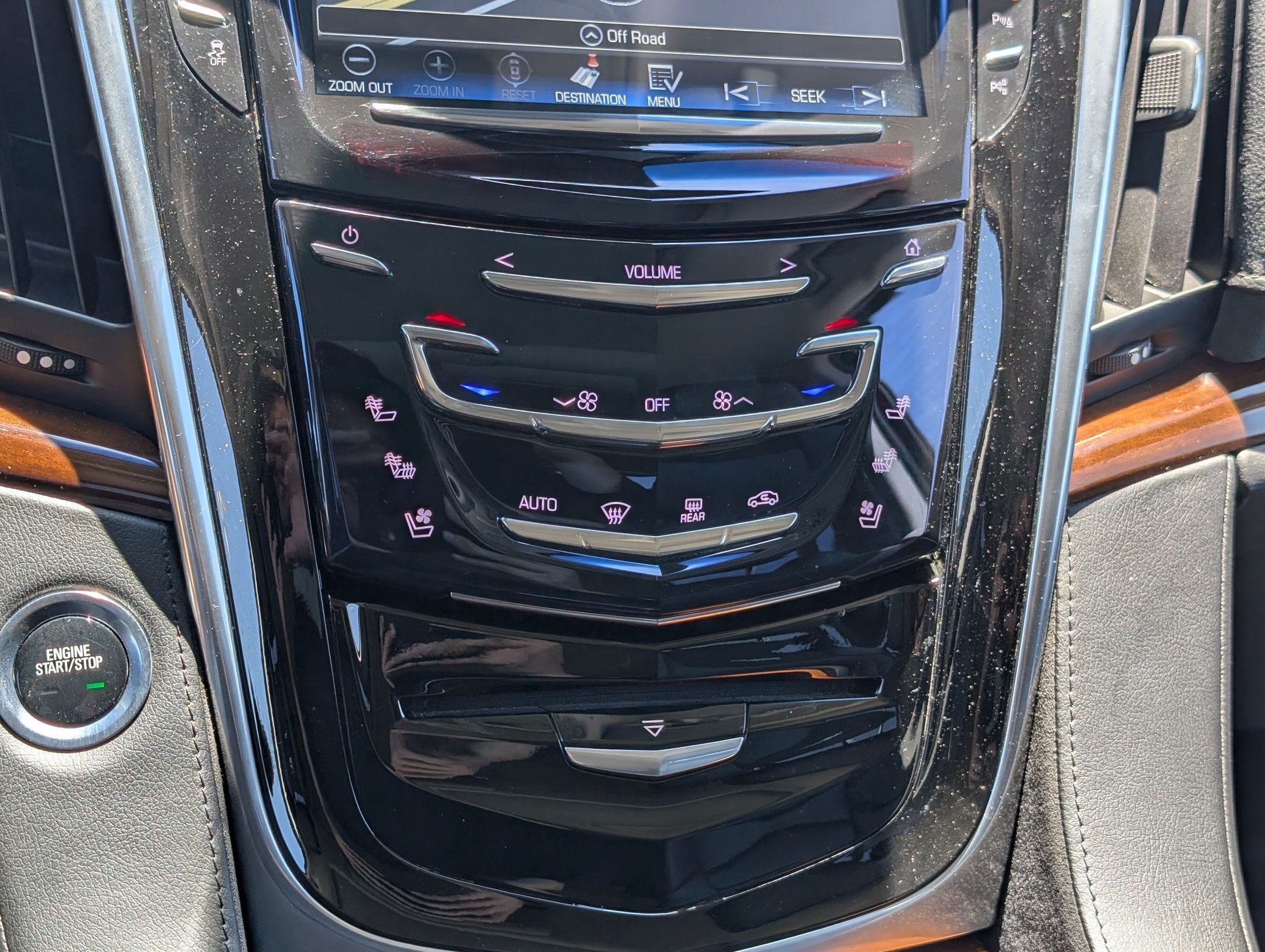 Used 2020 Cadillac Escalade Premium Luxury AWD/4WD image 22
