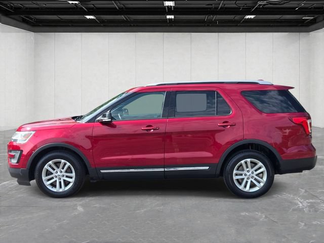 Used 2016 Ford Explorer XLT w/ Equipment Group 202A FWD image 2