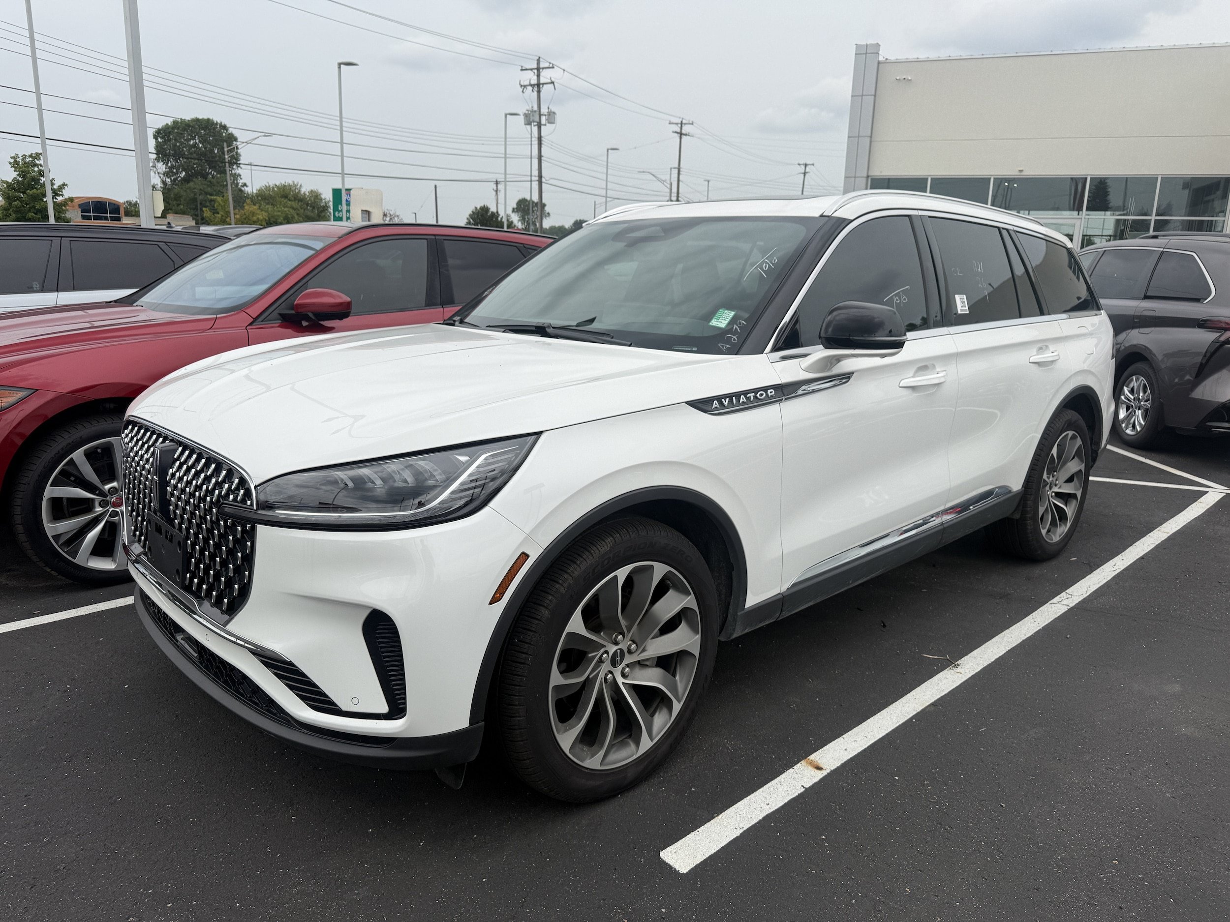 Used 2026 Lincoln Aviator Reserve w/ Jet Appearance Package AWD/4WD image 1