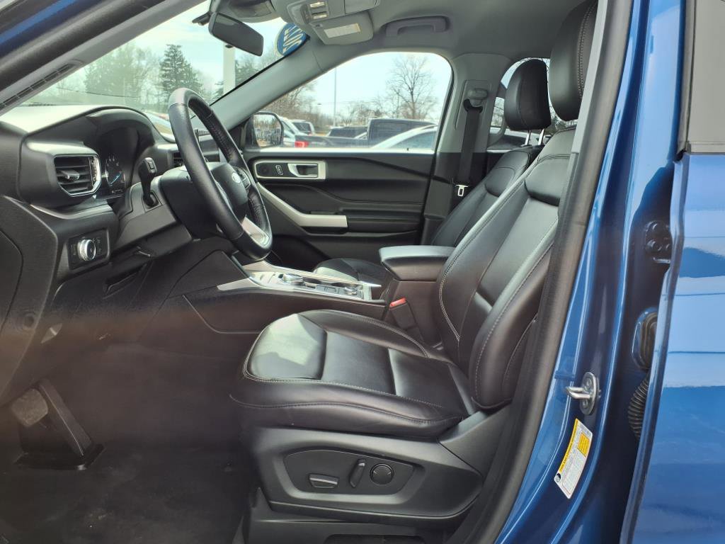 Certified 2022 Ford Explorer XLT w/ Equipment Group 202A image 13