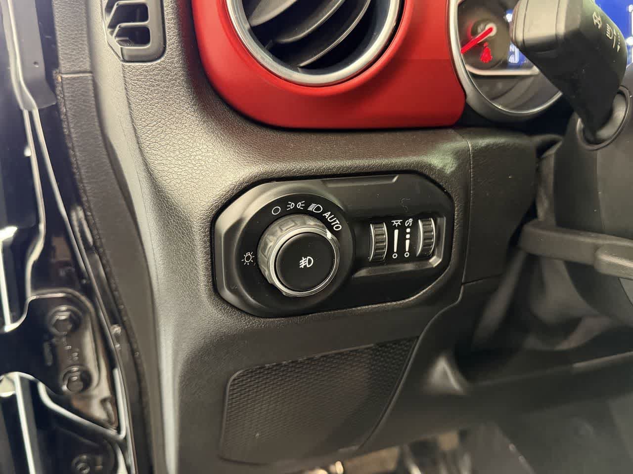 Used 2020 Jeep Wrangler Unlimited Rubicon AWD/4WD image 13