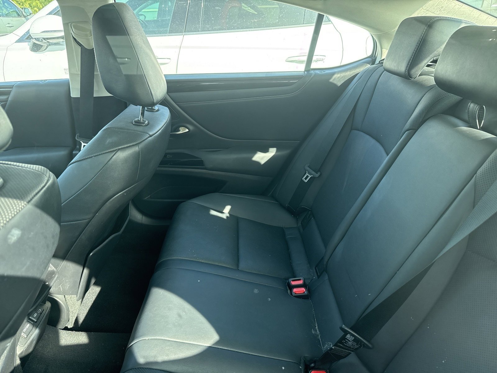 Used 2022 Lexus ES 300h image 5