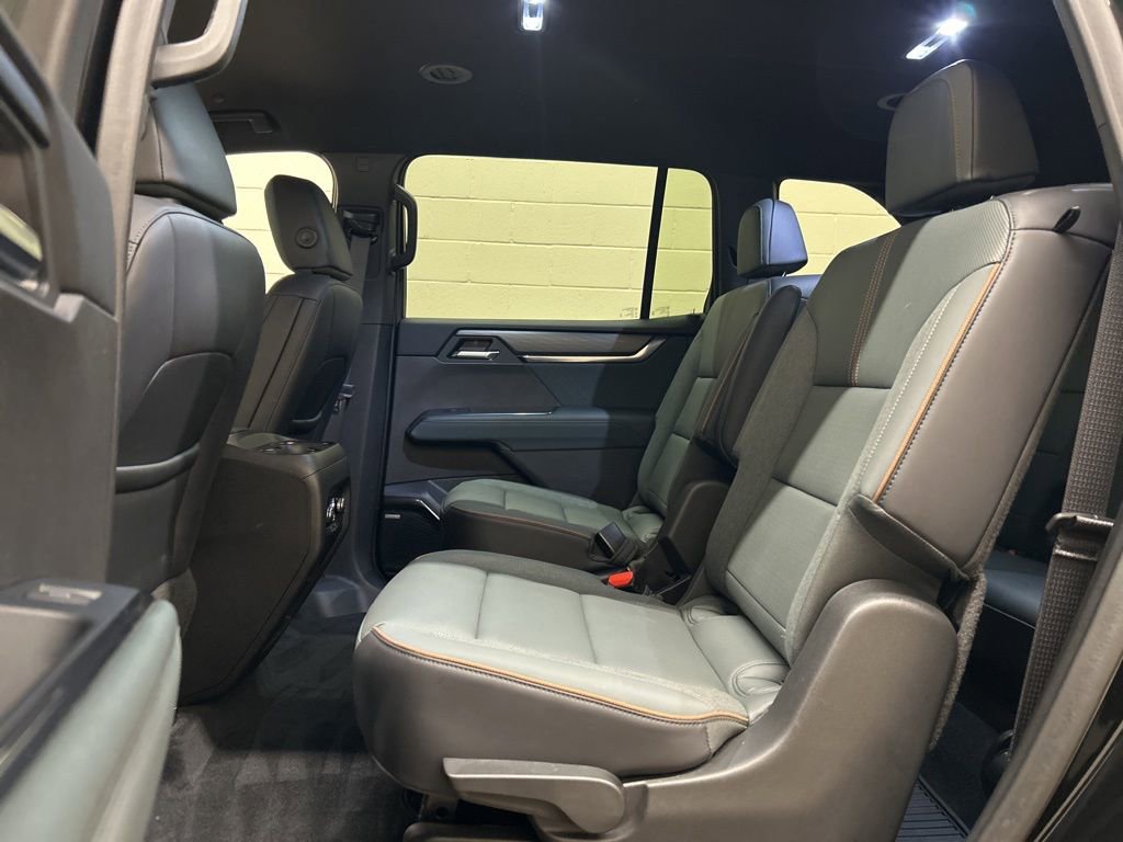 Used 2024 GMC Acadia AT4 w/ Luxury Package image 8